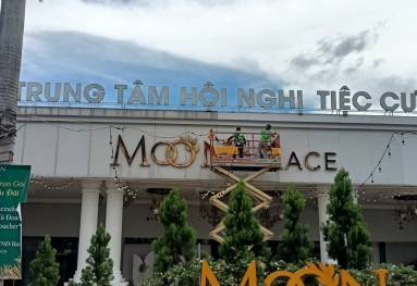 Dịch vụ đu dây lau kính chuyên nghiệp giá rẻ tại TP HCM