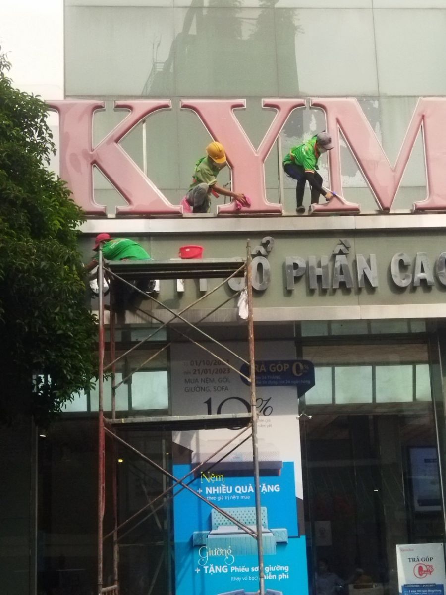 dịch vụ đu dây lau kính tòa nhà - ảnh 3