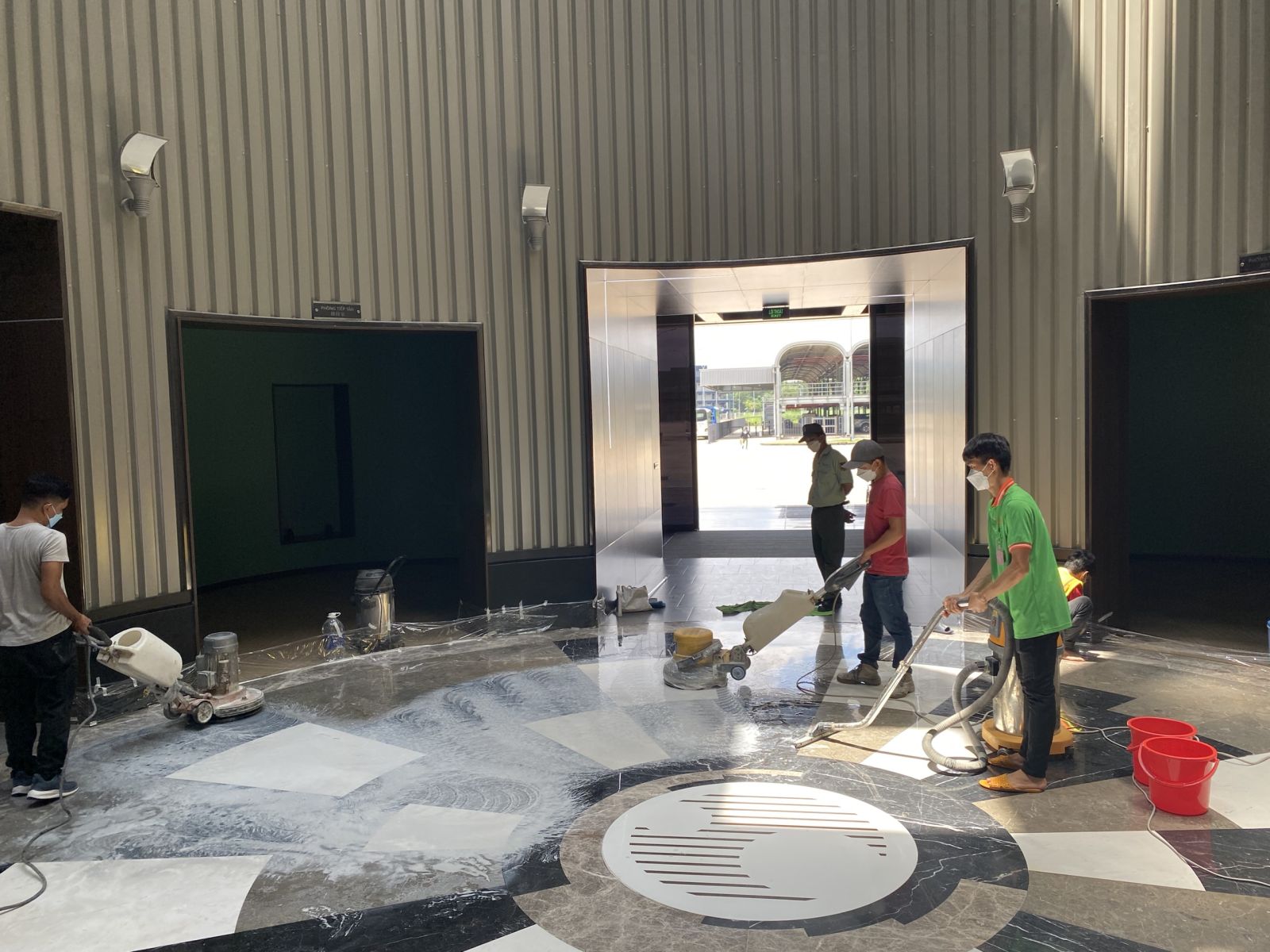 quy trình đánh bóng phục hồi sàn đá - ảnh 3